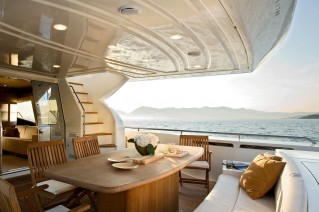 LAVITALEBELA - Aft Deck